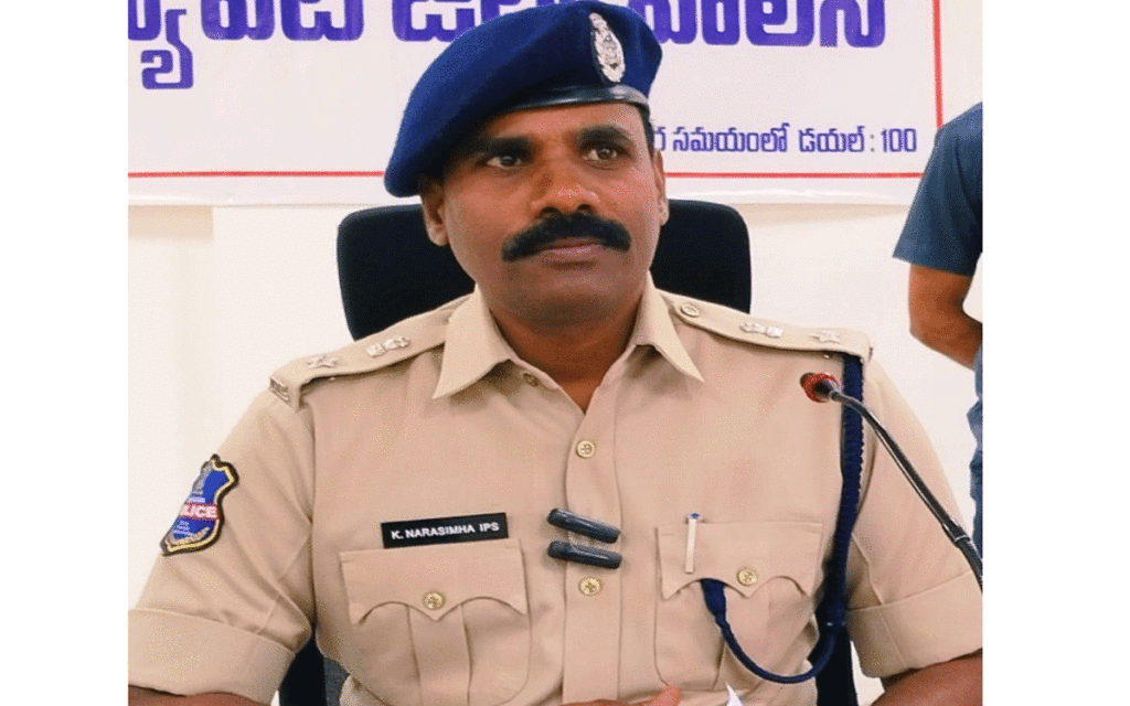 Suryapet Town : రోడ్డు భద్రతా నిబంధనలు పాటించాలి : ఎస్పీ న‌ర‌సింహ‌