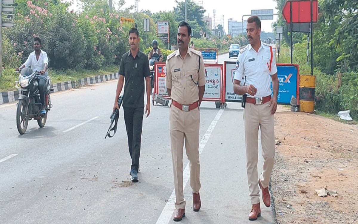 Suryapet Town : రోడ్డు ప్రమాదాల నివారణకు కృషి : ఎస్పీ న‌ర‌సింహ‌