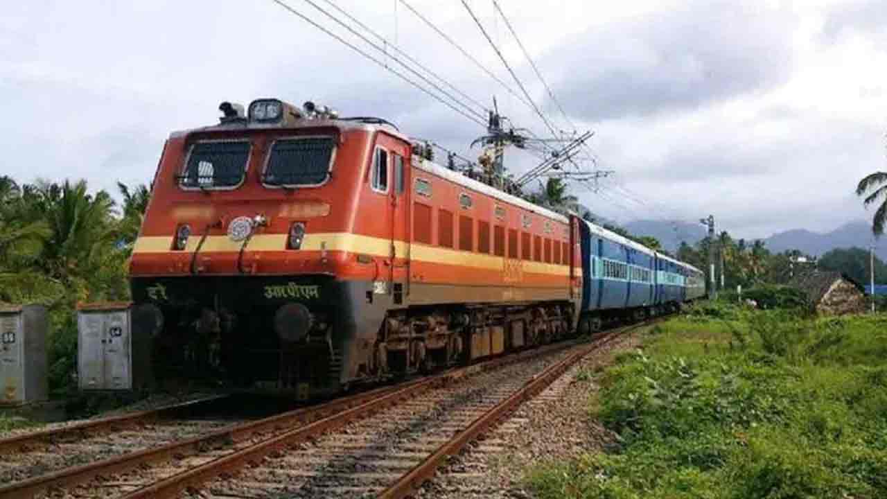 SCR | ప్ర‌యాణికుల ర‌ద్దీ దృష్ట్యా చ‌ర్ల‌ప‌ల్లి – ద‌ర్భంగా మ‌ధ్య ప్ర‌త్యేక రైలు