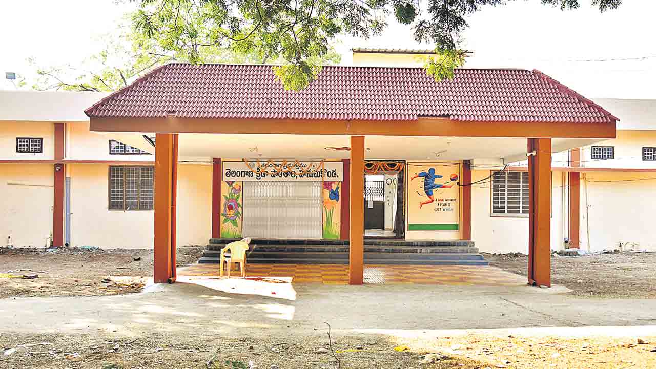 నిధులు లేకుండానే.. వరంగల్‌లో స్పోర్ట్స్‌ స్కూల్‌ ఏర్పాటు