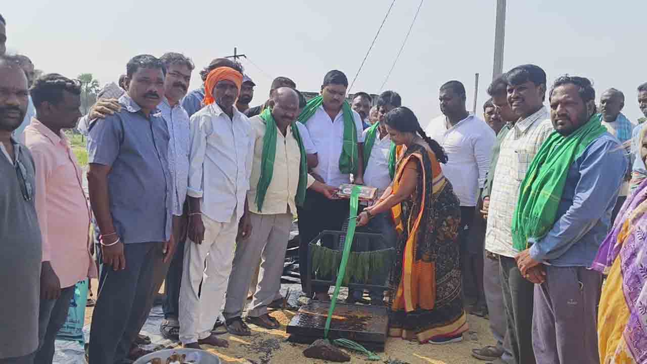 DCO Srimala | గన్నీ సంచుల కొరత లేకుండా చూస్తాం : డీసీవో శ్రీమాల