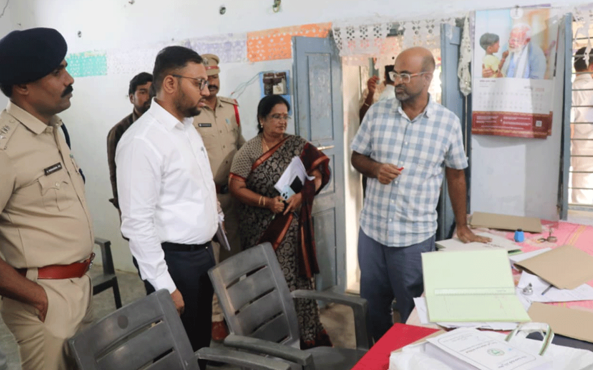 Nuthankal : నామినేషన్ల‌ స్వీకరణ సజావుగా జరిగేలా చూడాలి : కలెక్టర్ తేజస్ నంద్ లాల్ పవార్