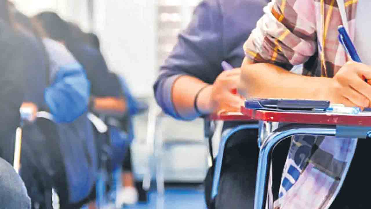 ఈవెనింగ్‌ బీటెక్‌కు మోకాలడ్డు