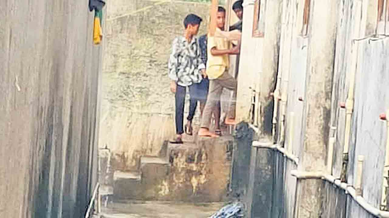 కందుకూరు గురుకులంలో కంపు.. లోపించిన పారిశుధ్యం.. వ్యాధుల బారిన పలువురు విద్యార్థులు