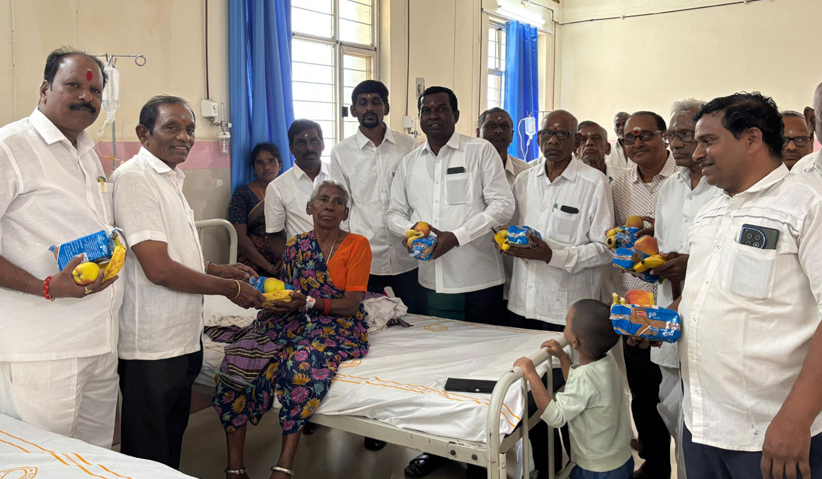 Sultanabad | సుల్తానాబాద్‌లో శ్రీ సత్య సాయిబాబా 100వ జయంతి వేడుకలు.. ప్రభుత్వ ఆసుపత్రిలో దుప్పట్లు.. పండ్ల పంపిణీ