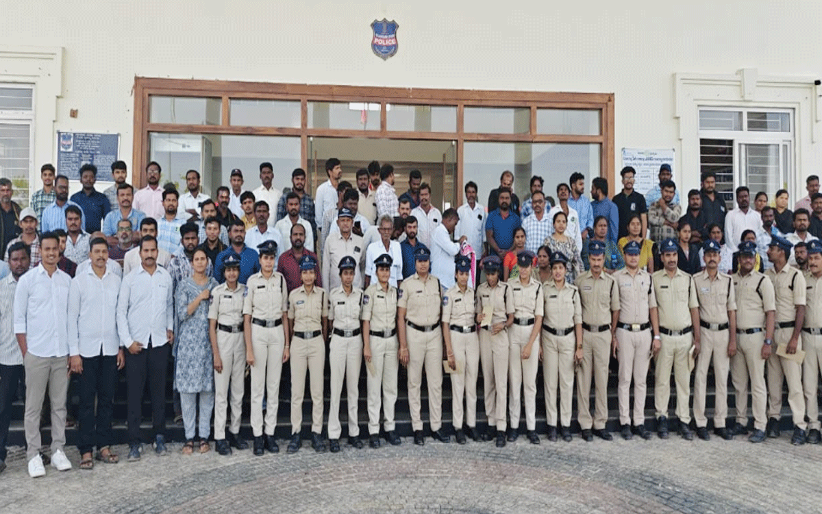 Suryapet Town : సి.ఈ.ఐ.ఆర్ ద్వారా ఇప్పటివరకు 2,340 మొబైల్ ఫోన్స్ రికవరీ : ఎస్పీ న‌ర‌సింహ‌