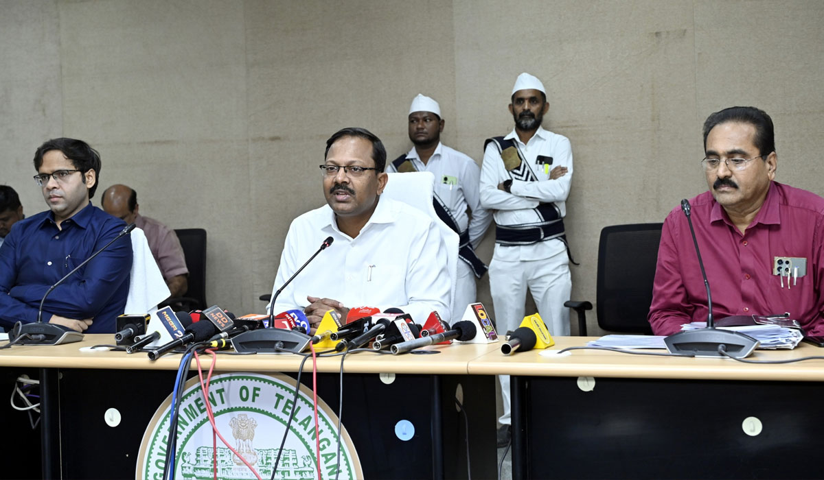 Collector T Vinay Krishna Reddy | ఓటర్లు స్వేచ్ఛగా ఓటు హక్కును వినియోగించుకోవాలి.. నిజామాబాద్‌ కలెక్టర్ టీ వినయ్ కృష్ణారెడ్డి