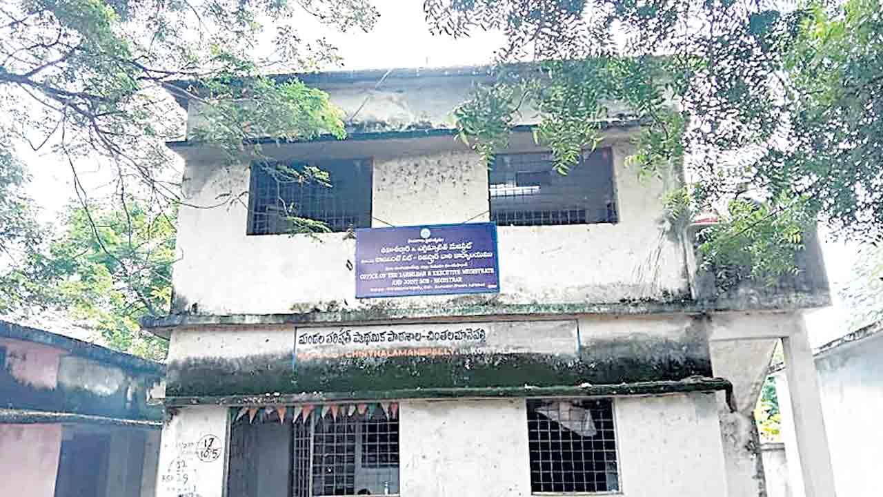 చింతలమానేపల్లి తహసీల్‌ కార్యాలయంలో ఏసీబీ కలకలం!
