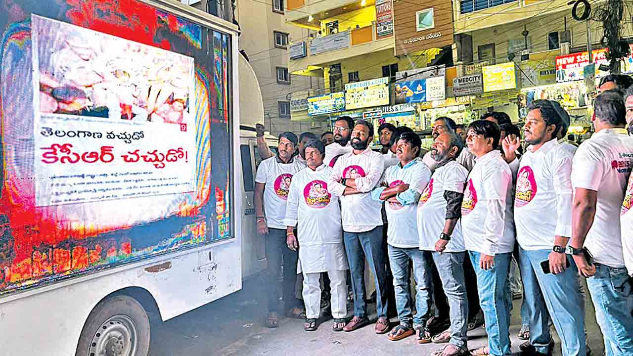 ఎల్‌ఈడీ స్క్రీన్‌పై ఉద్యమ ఘట్టాల ప్రదర్శన