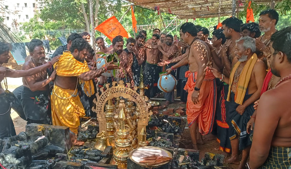 kalvasrirampur | పాండవుల గుట్టపై కొనసాగుతున్న విగ్రహ ప్రతిష్ట పూజలు