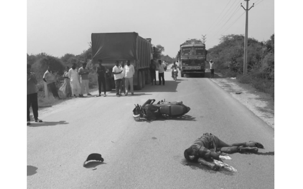 Palakaveedu : బైక్‌ను ఢీకొన్న టిప్ప‌ర్‌.. వ్య‌క్తి మృతి