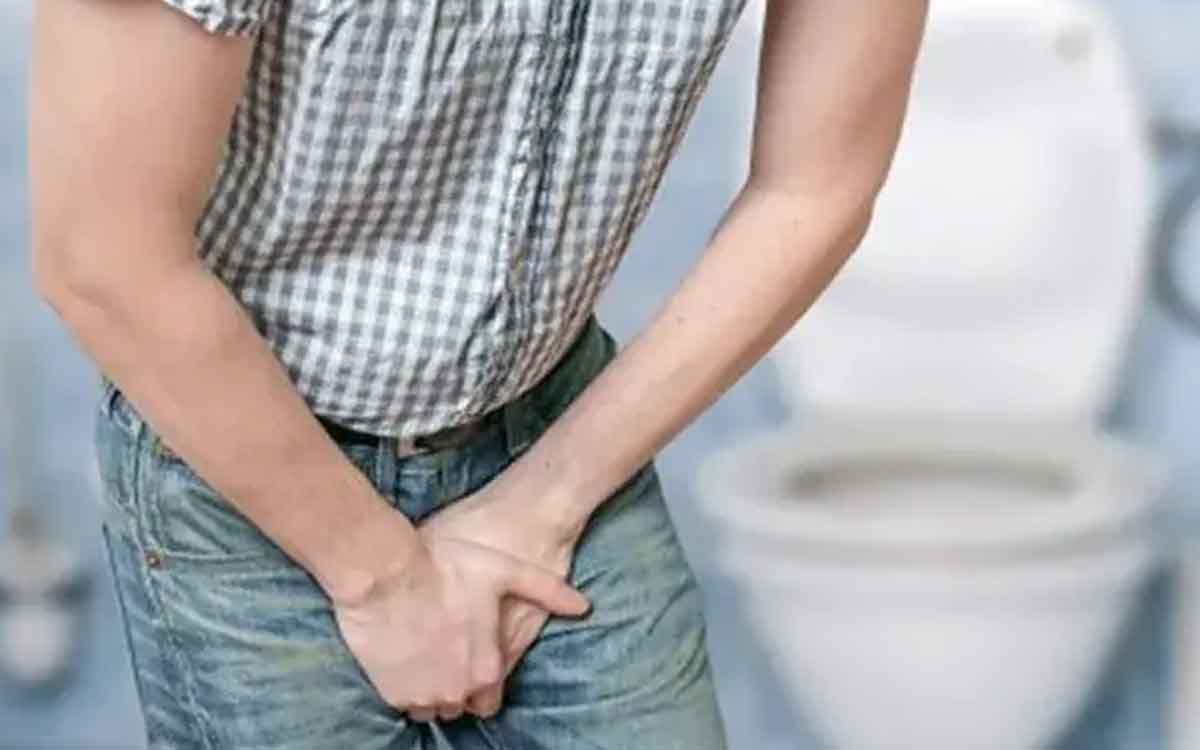 Urination | ఆరోగ్య‌వంత‌మైన వ్య‌క్తులు రోజుకు ఎన్ని సార్లు మూత్ర విస‌ర్జ‌న చేస్తారు..? మూత్రాన్ని ఎక్కువ సేపు బంధిస్తే ఏమ‌వుతుంది..?