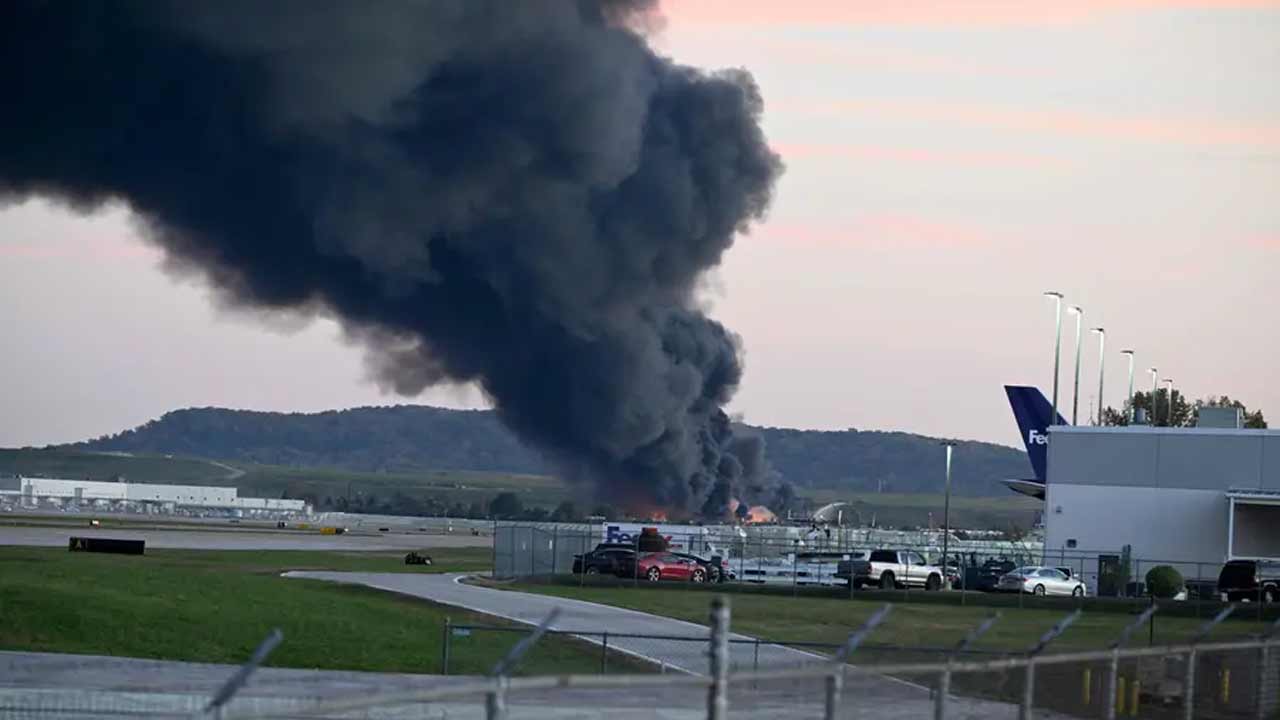 US Plane Crash | అమెరికాలో కుప్పకూలిన విమానం.. ముగ్గురు మృతి, 11 మందికి తీవ్ర గాయాలు