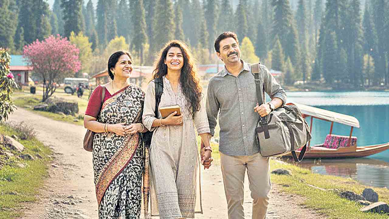 అమ్మానాన్నలతో ఆనందంగా