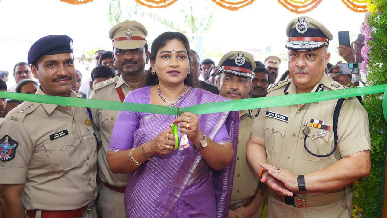 Vangalapudi Anitha | తప్పుడు పోస్టులు పెడితే సహించం.. ఏపీ హోంమంత్రి అనిత వార్నింగ్‌