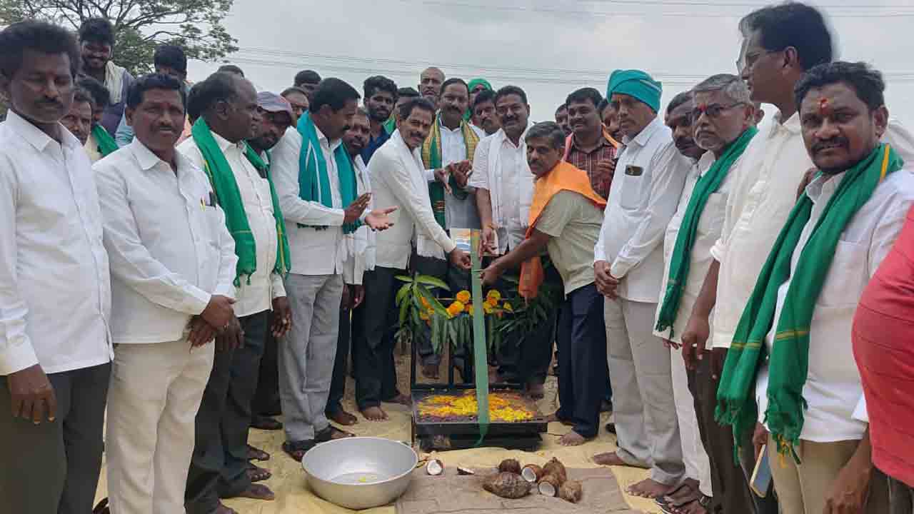 Paddy procurement | వరి ధాన్యం కొనుగోలు కేంద్రాలను సద్వినియోగం చేసుకోవాలి
