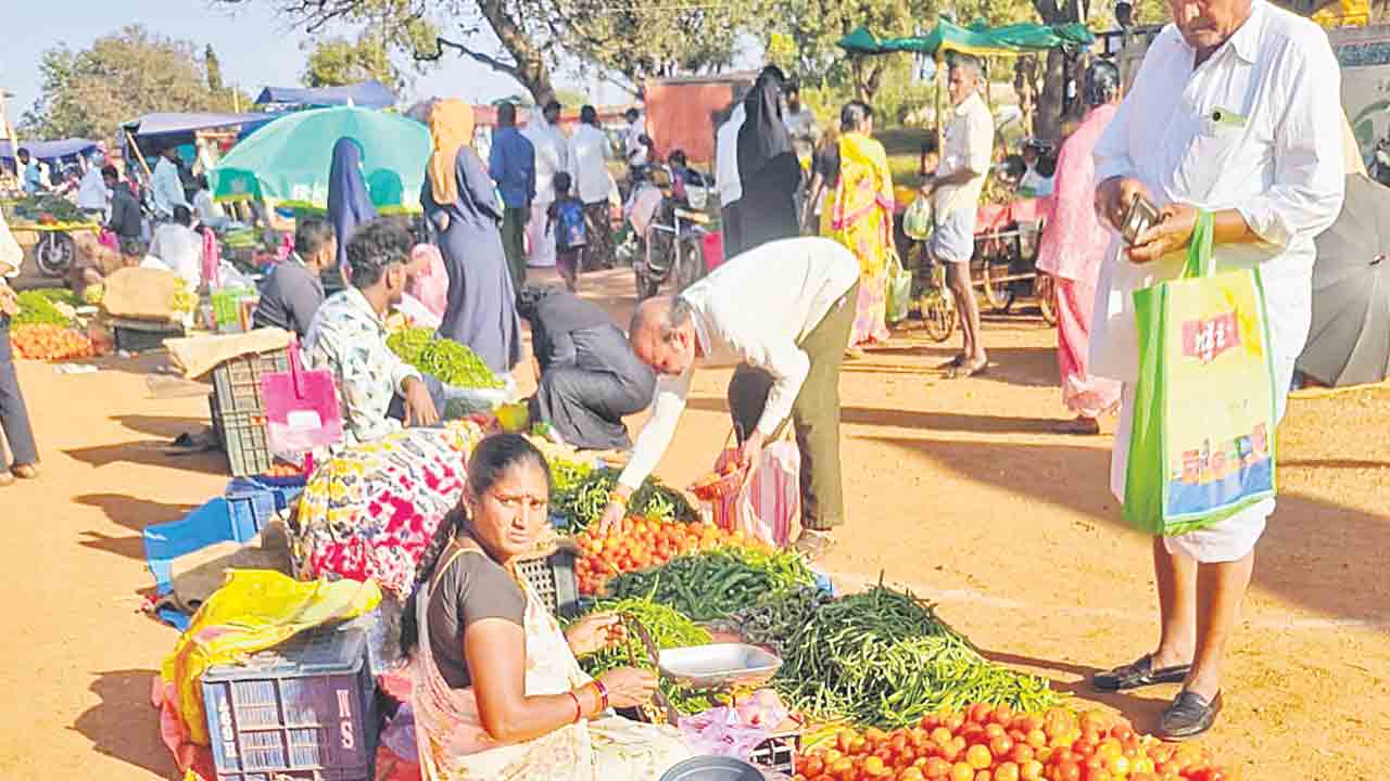 కొనలేం.. తినలేం