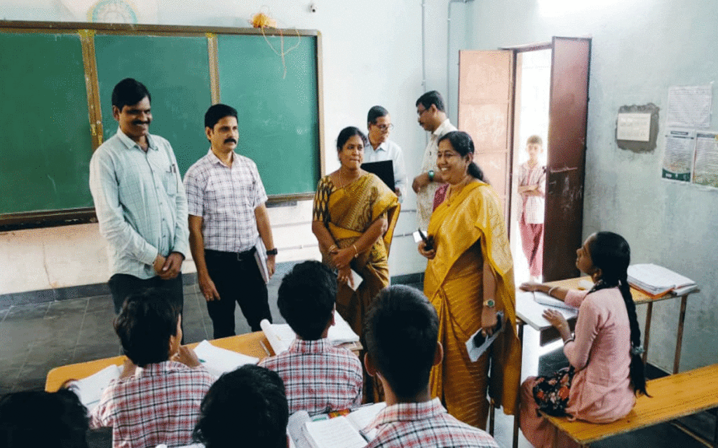 Bhadradri Kothagudem : 'పాఠశాల‌ల్లో పచ్చదనం, పరిశుభ్రతను ఖచ్చితంగా అమలు చేయాలి'