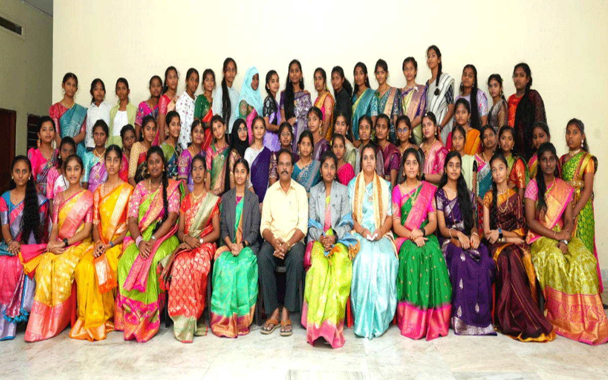 Kodada : ఉత్తమ పౌరులుగా సమాజాభివృద్ధికి కృషి చేయాలి : హెచ్‌పీఎస్ ప్రిన్సిపాల్