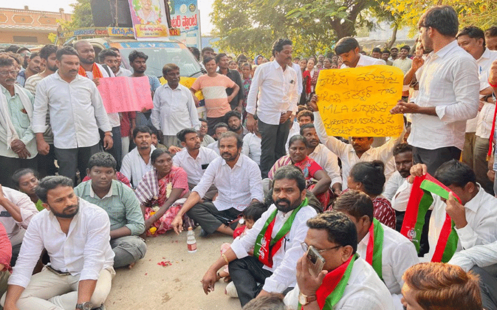 Kodada : పోలీసుల చిత్రహింసలతోనే రాజేశ్ మృతి : డీఎస్పీ రాష్ట్ర అధ్యక్షుడు విశారదన్ మహారాజ్