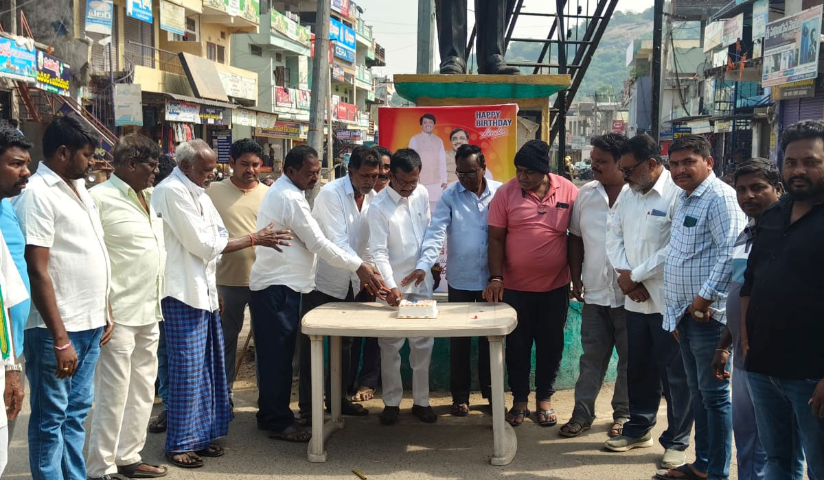 Minister Vivek  | ధర్మారంలో రాష్ట్రమంత్రి వివేక్ వెంకటస్వామి జన్మదిన వేడుకలు