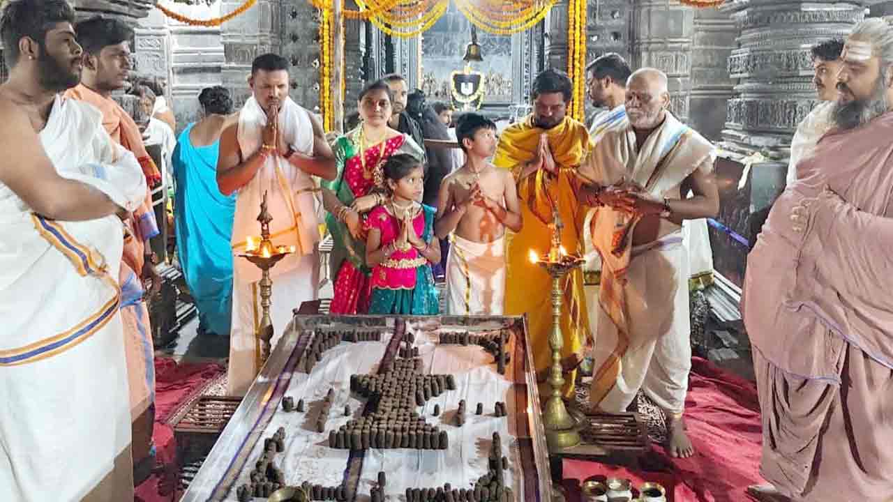 వేయిస్తంభాల రుద్రేశ్వరాలయంలో ‘మహాలింగార్చన’