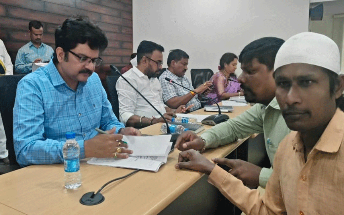 Rajapet : వక్ఫ్ భూమికి హ‌ద్దులు నిర్ణ‌యించాల‌ని క‌లెక్ట‌ర్‌కు వినతి