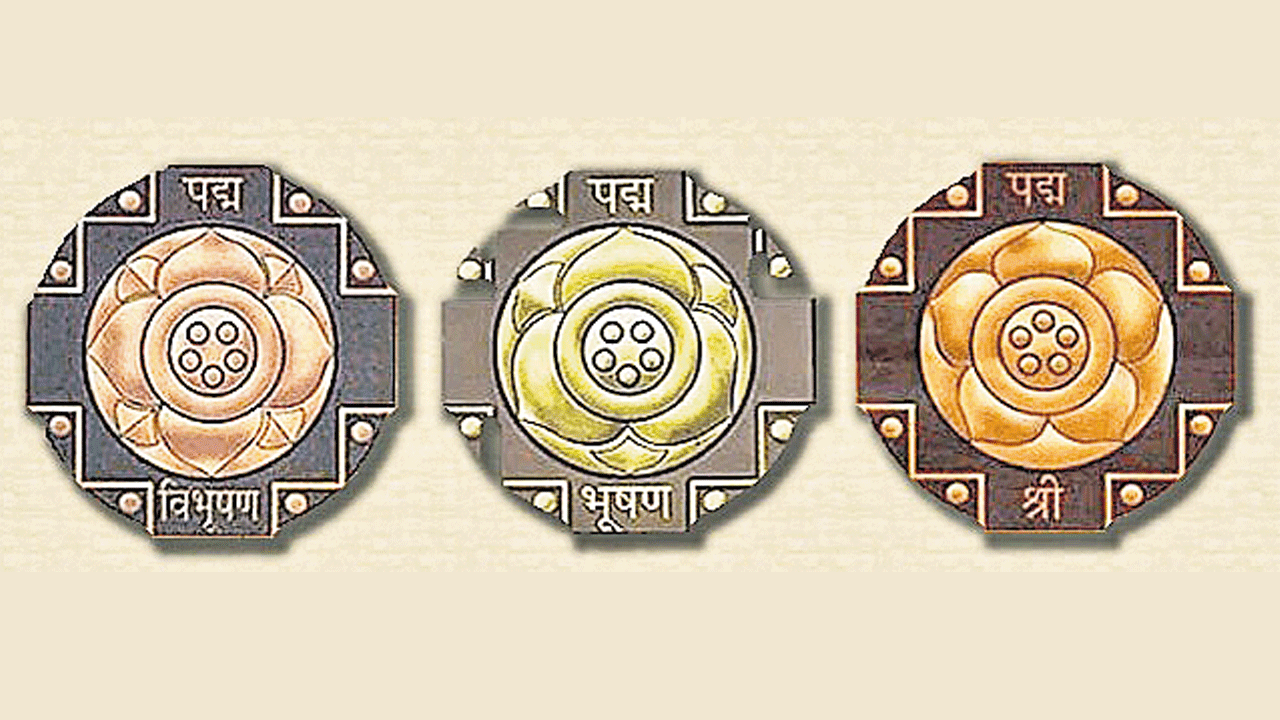 పద్మ అవార్డులు బిరుదులు కావు.. పేర్ల ముందు, వెనుక వాటిని తగిలించుకోరాదు : బాంబే హైకోర్టు