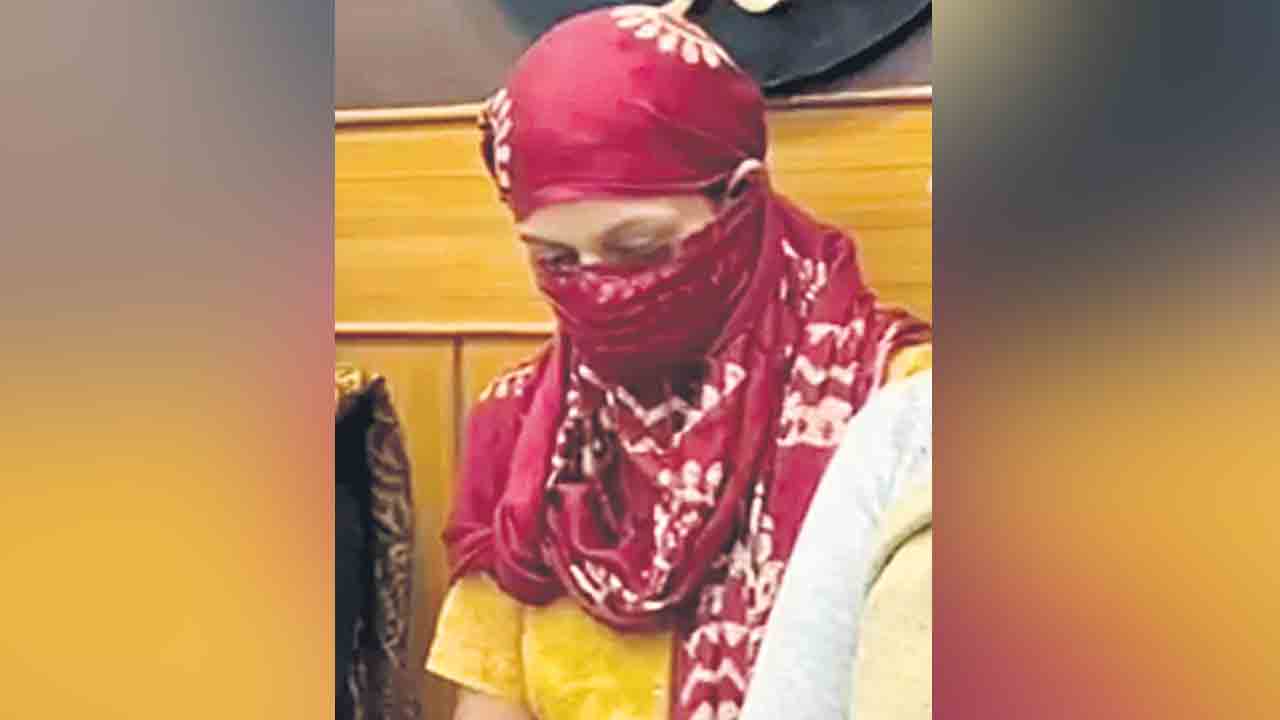 అందంగా ఉన్నారని అంతమొందించింది!