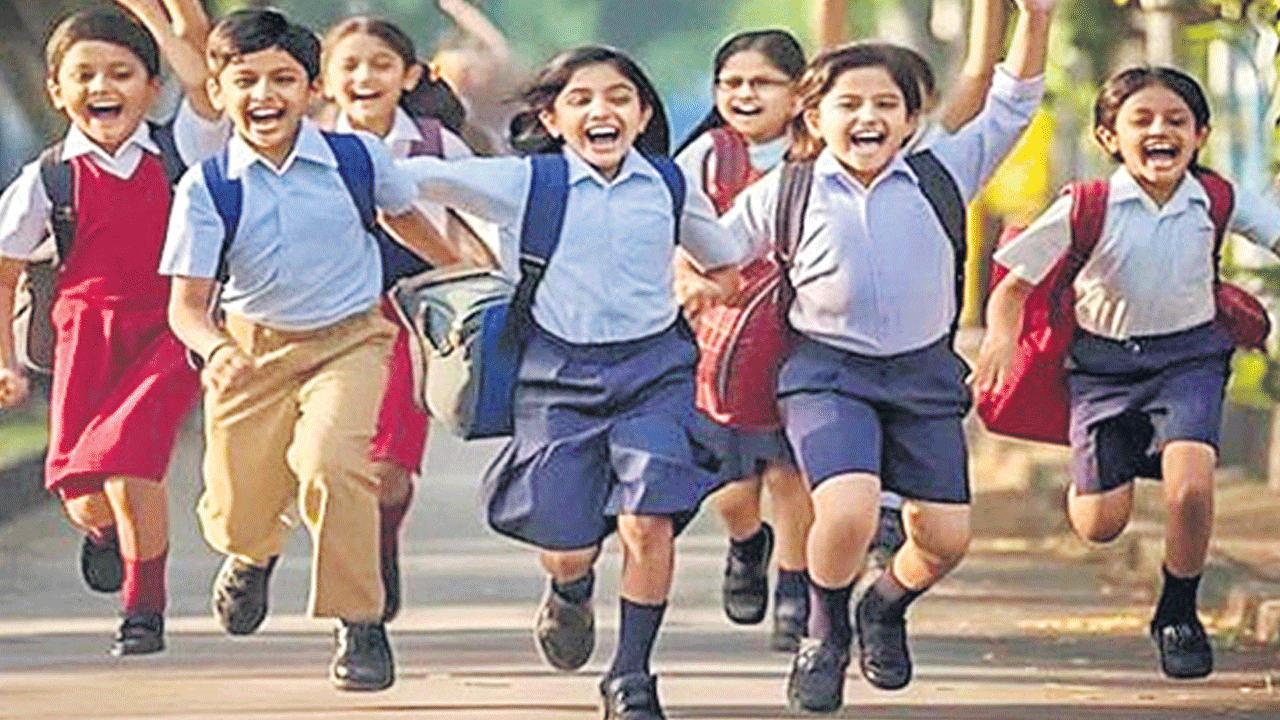 Sankranti Holidays | సంక్రాంతి సెలవులపై గందరగోళం.. పండుగ తెల్లారే స్కూల్స్ రీఓపెన్ సాధ్యమేనా?