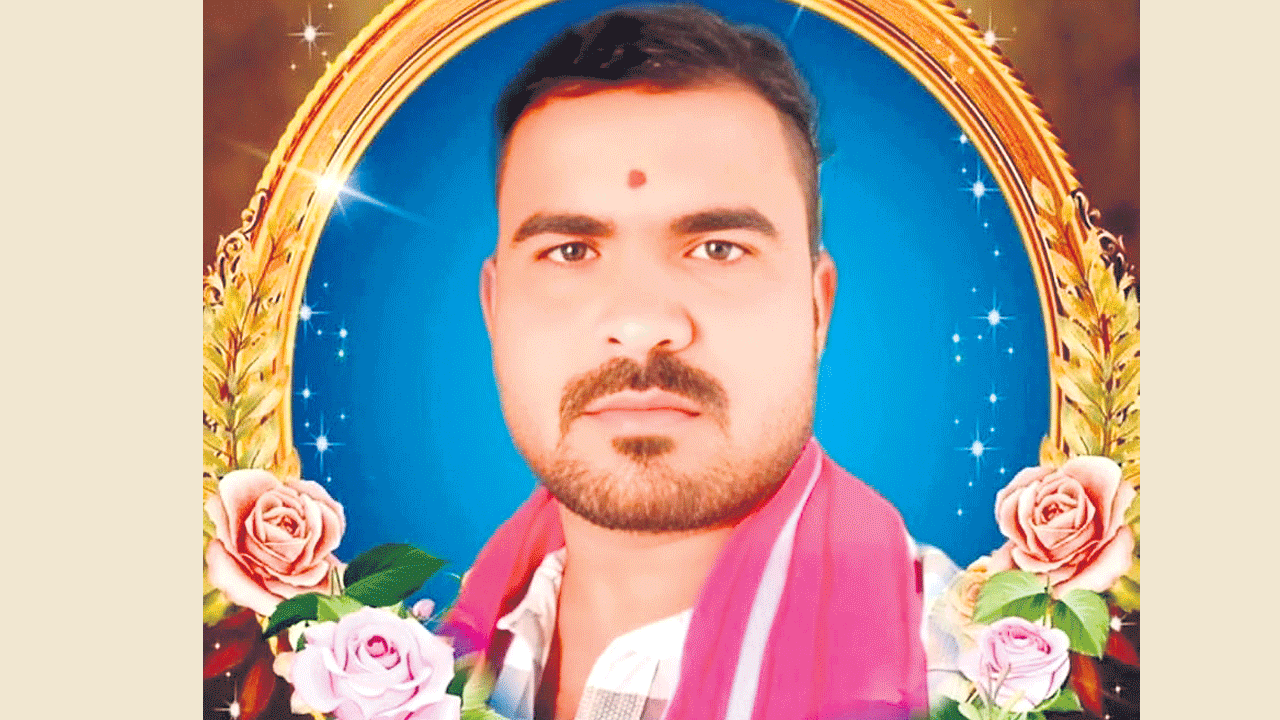 బండమీదిపల్లిలో రోడ్డు ప్రమాదం.. బీఆర్‌ఎస్‌ సోషల్‌ మీడియా కార్యకర్త స్వామి మృతి