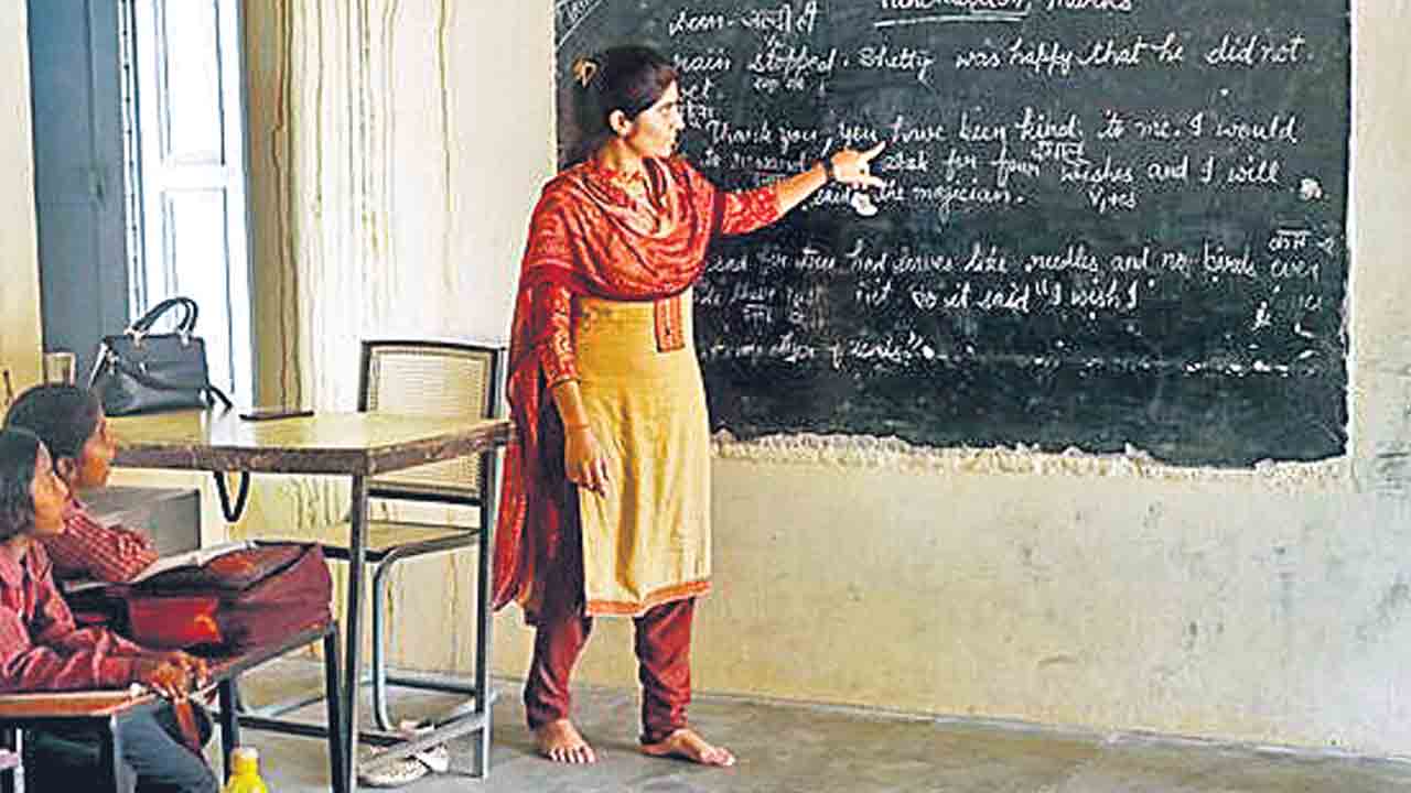 టెట్‌కు సన్నద్ధమయ్యే సమయమేదీ.. ముంచుకొస్తున్న టెట్‌.. సర్కారు టీచర్ల పరేషాన్‌