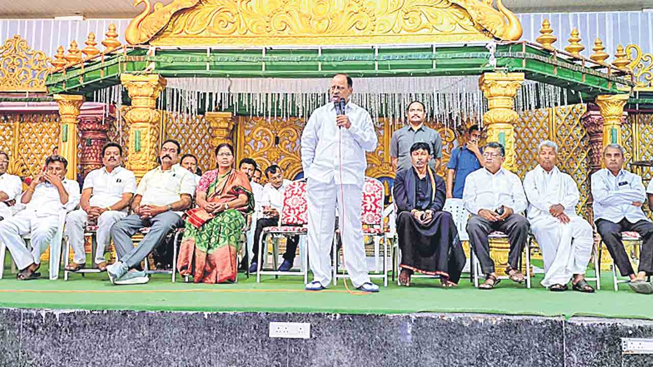 కాంగ్రెస్‌ సర్పంచ్‌లు గెలిస్తేనే నిధులు