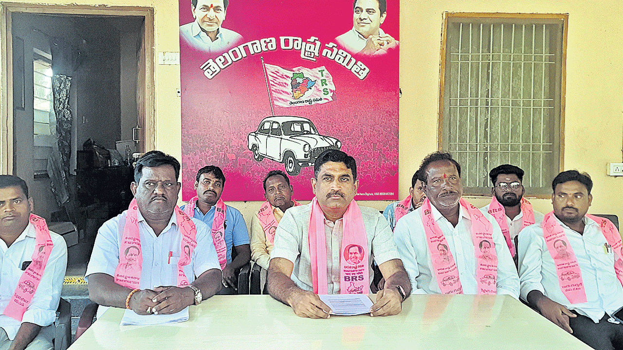 నీళ్ల వాటాపై తప్పుదోవ పట్టిస్తున్నడు.. అందుకే కేసీఆర్‌పై ‘బండి’ అనుచిత వ్యాఖ్యలు