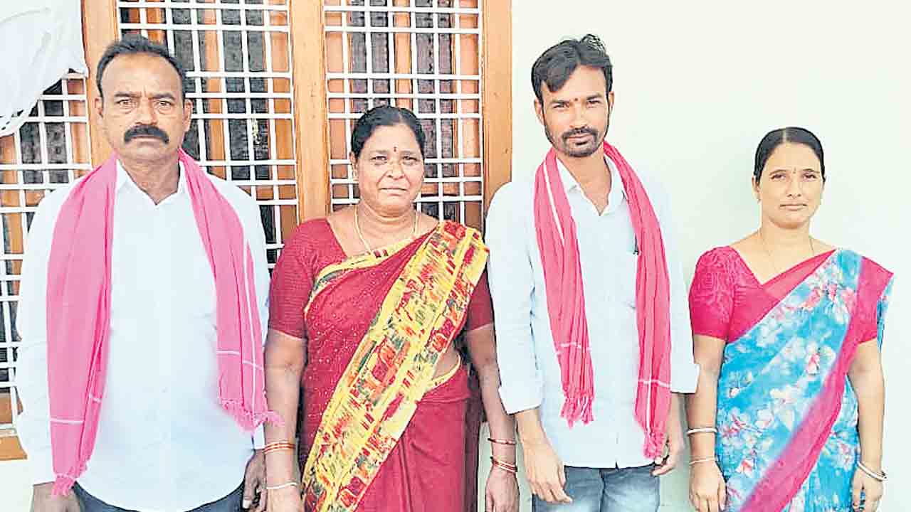 ఒకే కుటుంబం నుంచి నలుగురు