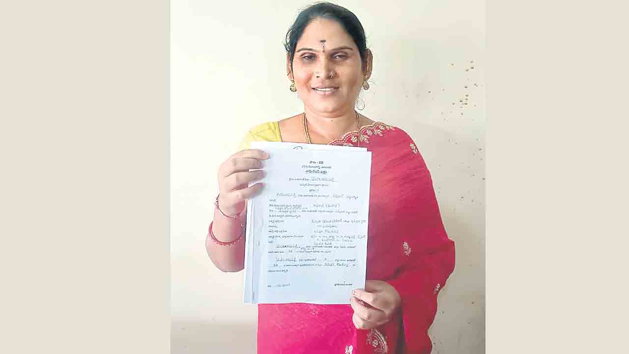 సర్పంచ్‌ ఎన్నికల బరిలో ట్రాన్స్‌జెండర్‌