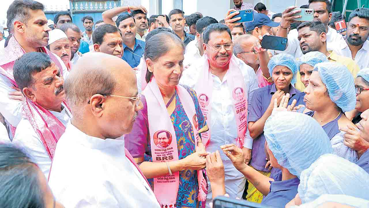 కార్మికుల పొట్టగొట్టేందుకే హిల్ట్‌.. మాజీ మంత్రి సబితా ఇంద్రారెడ్డి