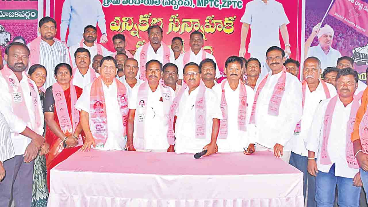 బీఆర్‌ఎస్‌లో భారీ చేరికలు.. కాంగ్రెస్‌, టీడీపీకి రాజీనామా చేసి మాజీ ఎమ్మెల్యే భాస్కర్‌రావు సమక్షంలో బీఆర్‌ఎస్‌లో చేరిక