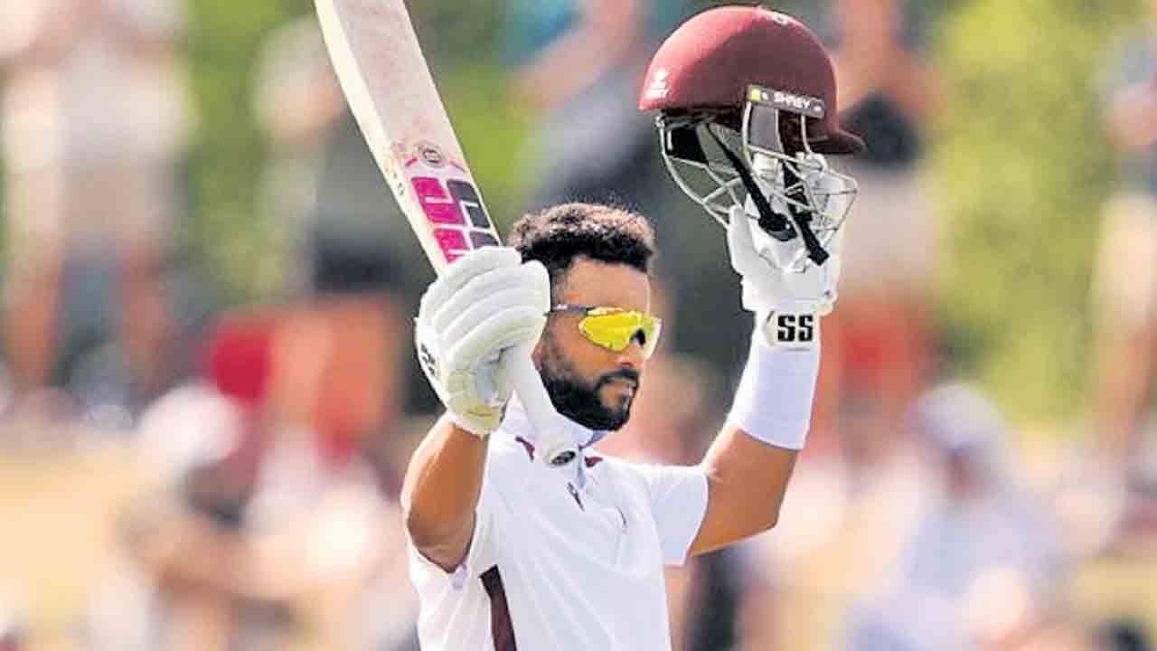 విండీస్‌ పోరాటం