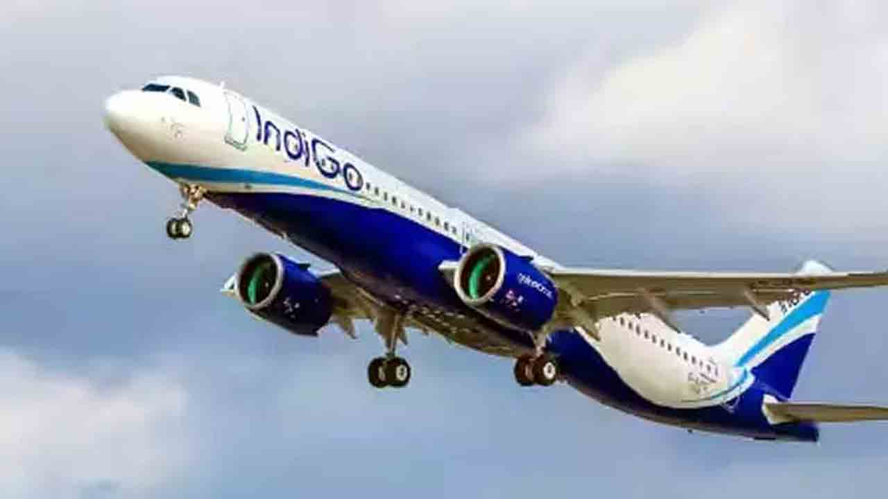 ఢిల్లీ-బెంగళూరు రూ.లక్ష.. ఆకాశాన్నంటిన విమాన టికెట్‌ ధరలు