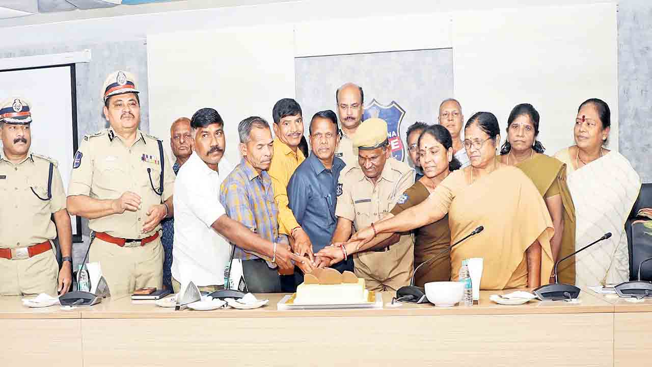 హోంగార్డు సహజ మరణానికి 5 లక్షలు