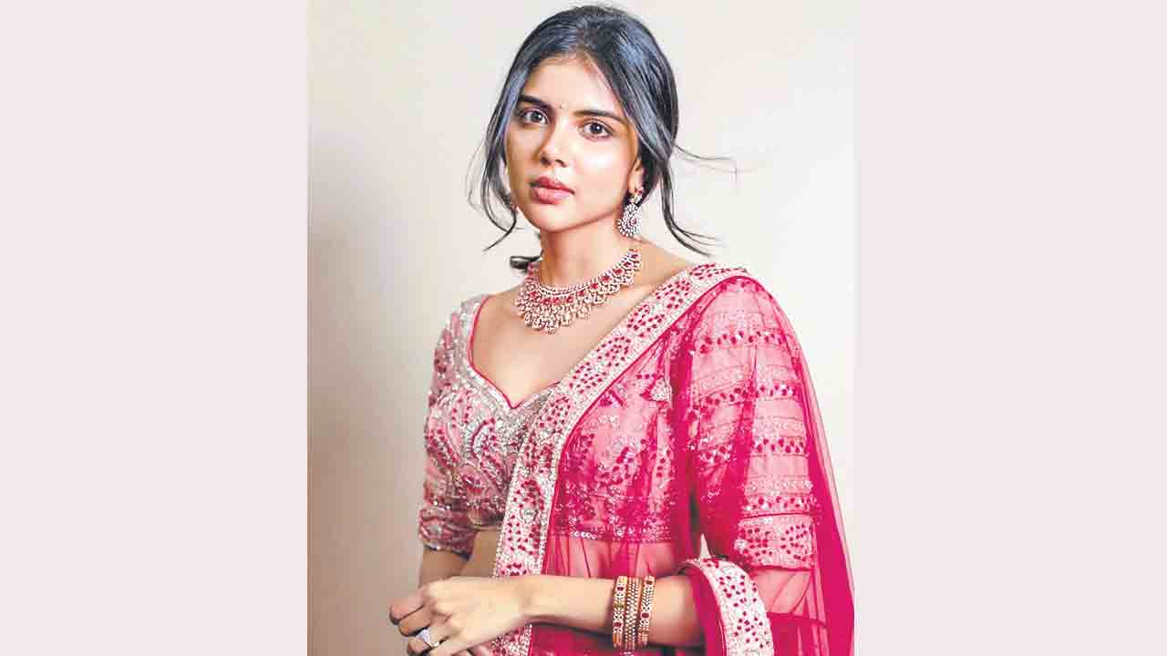 మరో విభిన్న పాత్రలో..