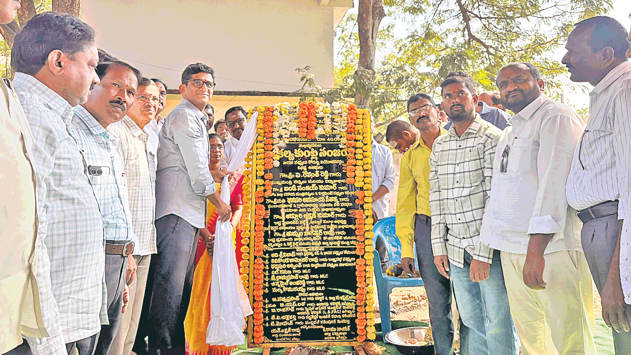 విద్యారంగంపై ప్రభుత్వ నిర్లక్ష్యం.. పాఠశాలల బలోపేతంతో విద్యార్థులకు భవిష్యత్‌