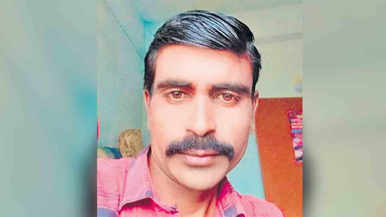 చికెన్‌ ముక్క ఇరుక్కొని ఆటో డ్రైవర్‌ మృతి