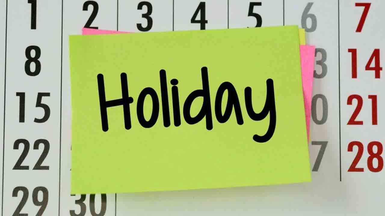 కొత్త సంవత్సరంలో సెలవులివే.. 27 సాధారణ, 26 ఆప్షనల్‌ హాలిడేస్‌