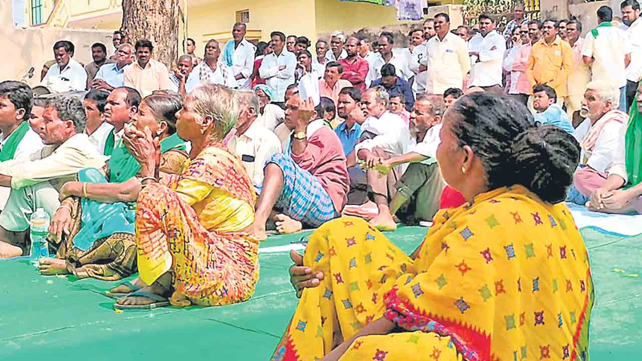 ఫ్యూచర్‌సిటీ చెల్లదు.. గ్లోబల్‌ సమ్మిట్‌ వేళ ప్రభుత్వానికి ఫార్మా రైతుల షాక్‌