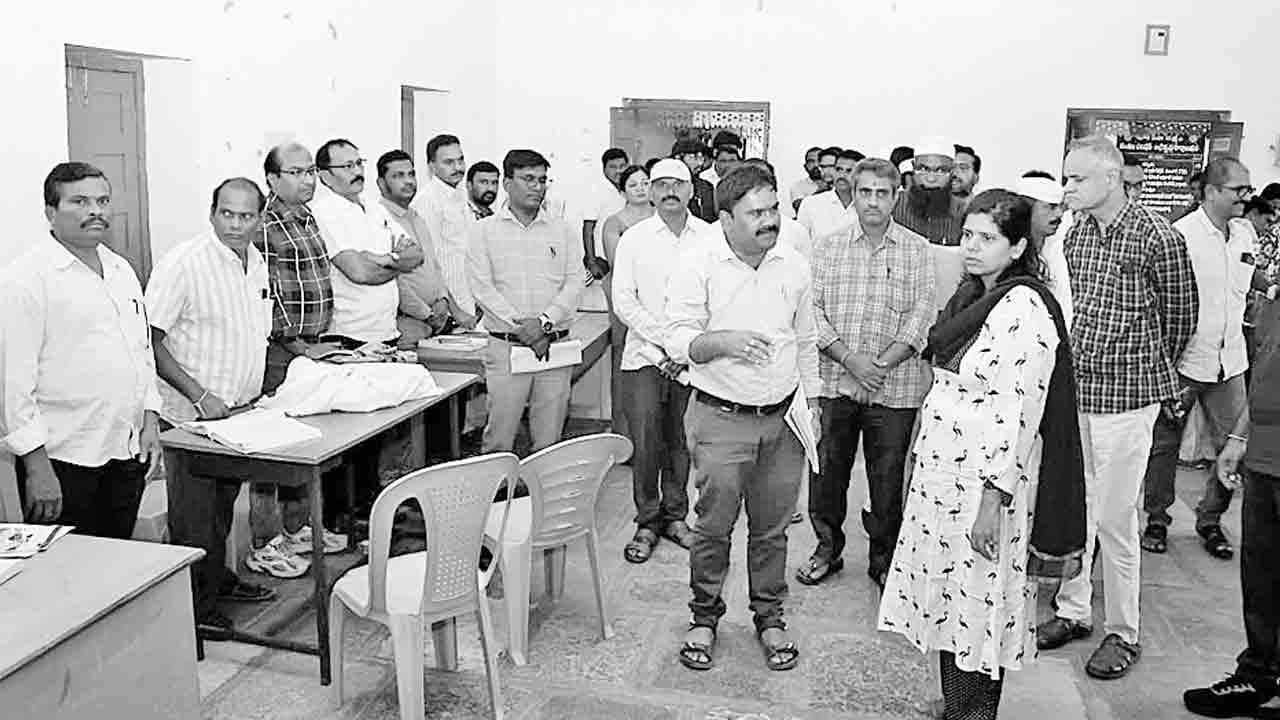 స్థానిక సంస్థల ఎన్నికలు పకడ్బందీగా నిర్వహించాలి