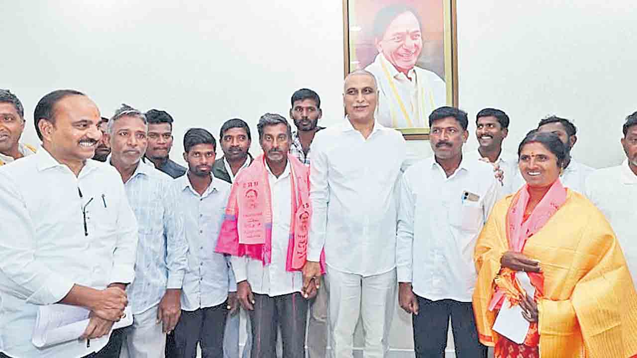 వార్‌ వన్‌సైడ్‌.. సిద్దిపేట జిల్లాలో కారు స్వీప్‌.. బీఆర్‌ఎస్‌కు 117, కాంగ్రెస్‌ 27