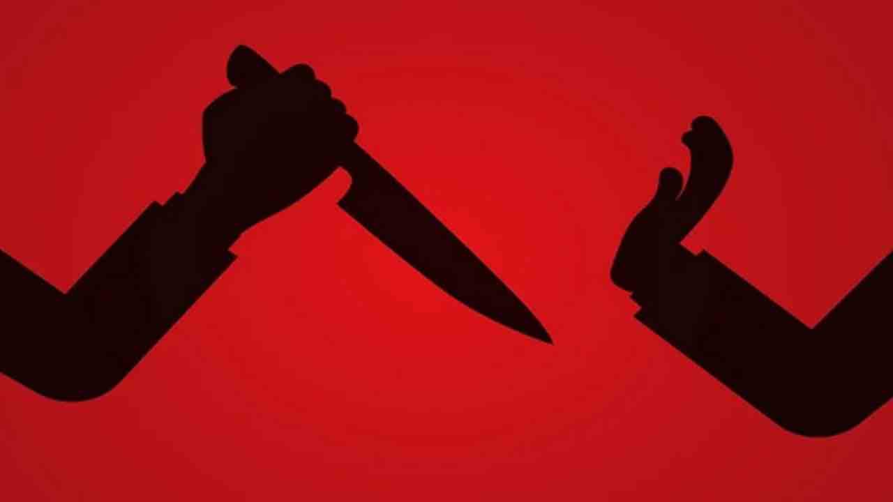 కాంగ్రెస్‌ రెబల్‌ అభ్యర్థిపై కాంగ్రెస్‌ నాయకుల దాడి