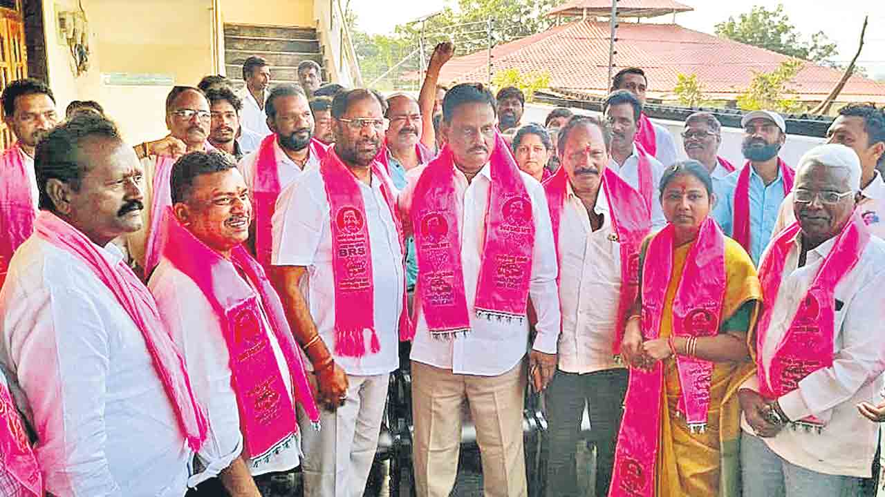 పంచాయతీ ఎన్నికల్లో కాంగ్రెస్‌కు బుద్ధి చెప్పండి